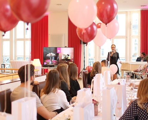 Begrüßung Blogger Event Viba Dresden Claudia Czerjak begrüßt geladene Blogger
