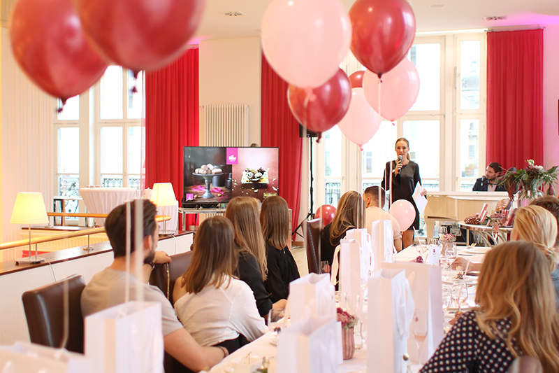 Begrüßung Blogger Event Viba Dresden Claudia Czerjak begrüßt geladene Blogger