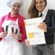Beatrix Kolbe und Claudia Czerjak freuen sich über den SWEETIE Award 2021 für die neue Viba Nougat Signature Collection