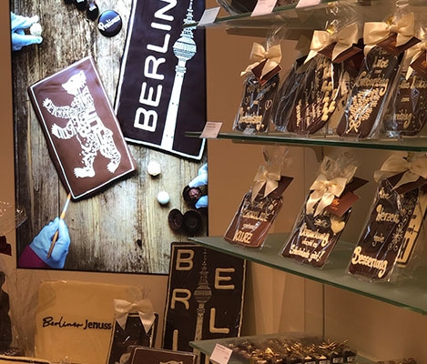 handgefertigtes-viba-shop-berlin Handverzierte Confiserie-Schokoladen gibt es zu kaufen
