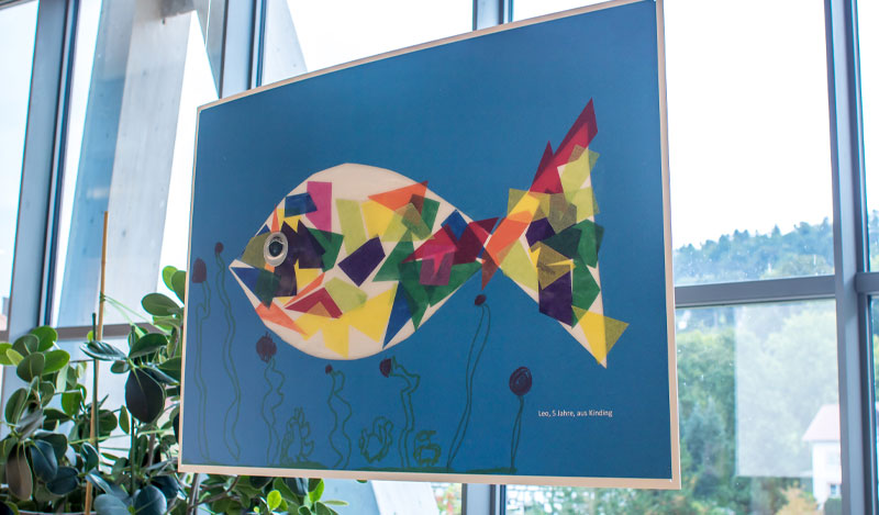 ausstellung-viba-nougat-welt Bild mit gebastelten Fisch auf A0 vergrößert