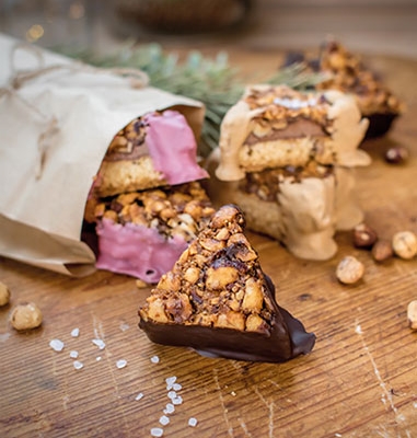 Nougat-Nussecken mit Schokoladen-Vielfalt
