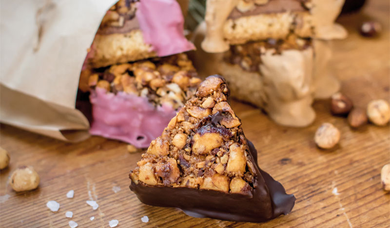 Nougat-Nussecken mit Bitterschokolade