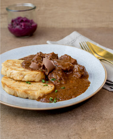Rindergulasch mit Noir Nougat verfeinert