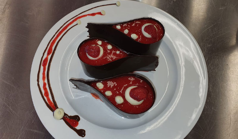 Dessert süße Heimat Dessert aus Schokolade und pürierten Erdbeeren