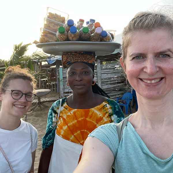 Ariane und Corinna Ariane und Corinna mit einer Einheimischen von San Pedro