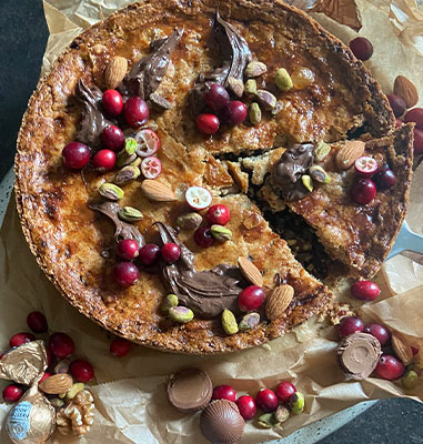 Nusskuchen mit Nougat Creme und Trockenfrüchten