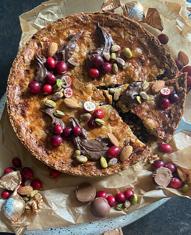 Nusskuchen mit Nougat Creme und Trockenfrüchten