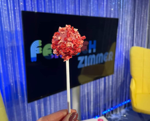 Fernsehzimmer-Praline-am-Stiel Nougat-Praline am Stiel