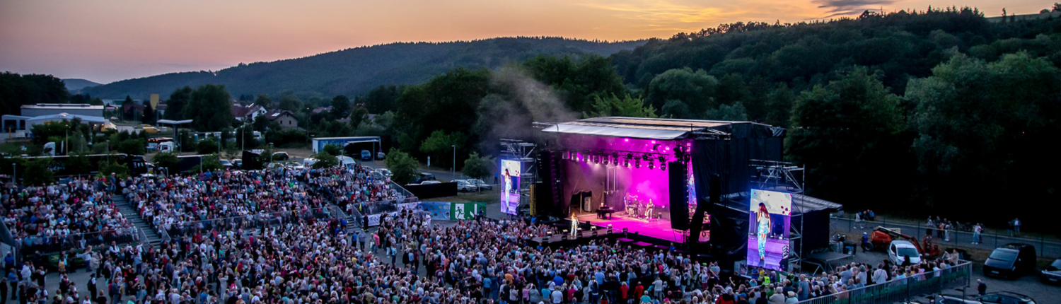 Andrea-Berg Viba Arena bei Sonnenuntergang