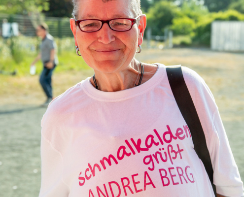 Fan Andrea Berg Fan trägt personalisiertes T-Shirt