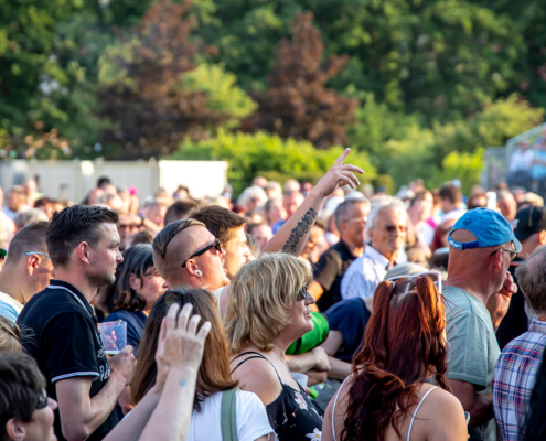 Fans singen mit Fans singen lauthals mit