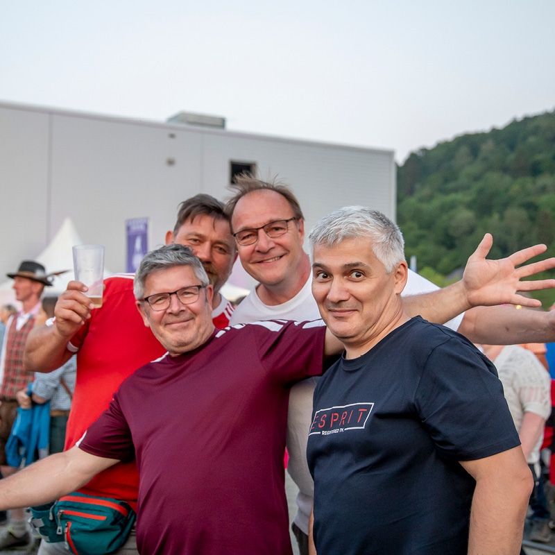 Andrea Berg Fans Fans warten voller Vorfreude auf den Auftritt von Andrea Berg
