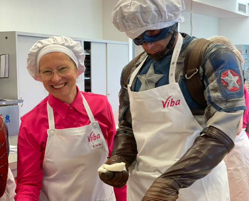 Bea-und-Cap Confiseurin Bea und Captain America