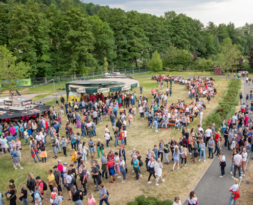 Food-Court Bierwägen im Viba Park sind gut gefüllt