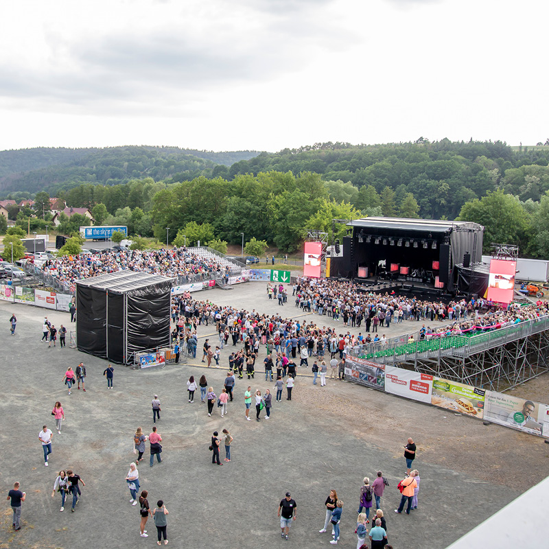 Viba-Arena Die Viba-Arena füllt sich mit Fans