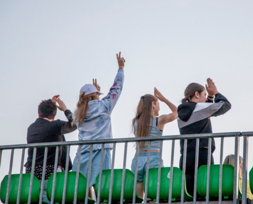 LOTTE LOTTE Fans feiern auf der Tribüne