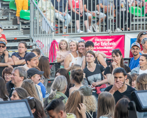 LOTTE Fans LOTTE Fans in der Menge