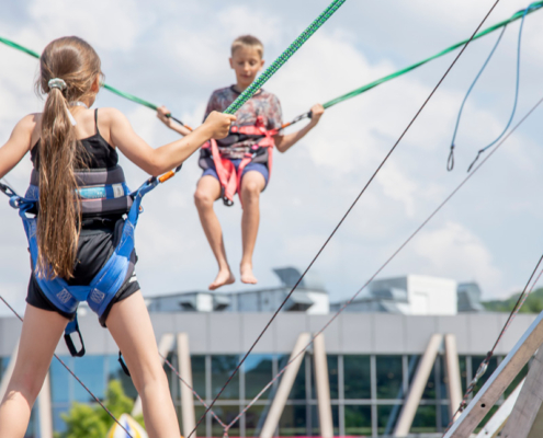 Bungee Trampolin Bungee Trampolin mit Blick auf die Nougat-Welt