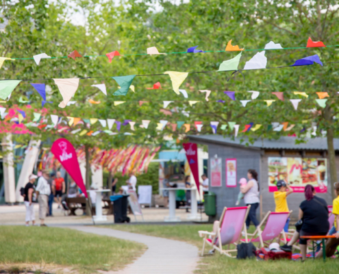 Wimpel Bunte Wimpel wehen im Viba Park