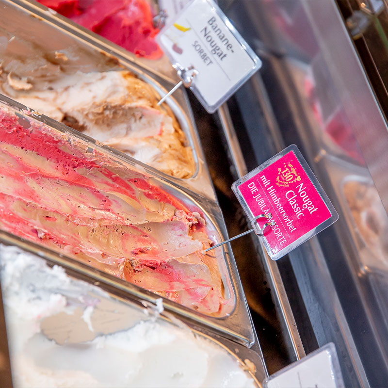 Jubiläumseis Nougat Classic Eis mit Himbeersorbet – Die Jubiläumssorte