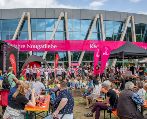 Showtanz vor der Nougat-Welt Showtanz vor der Nougat-Welt