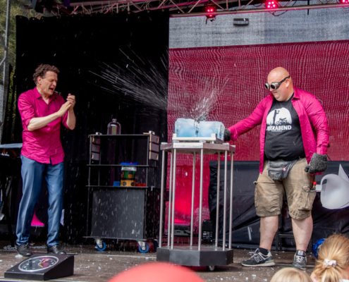 Viba Magic Show Mentalmagier Harry Keaton zaubert auf der Bühne