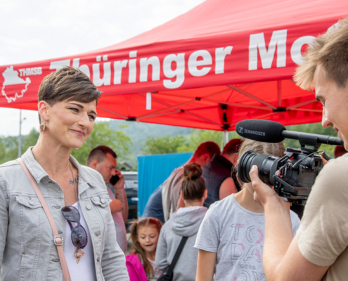 Interview Eine Frau wird interviewt