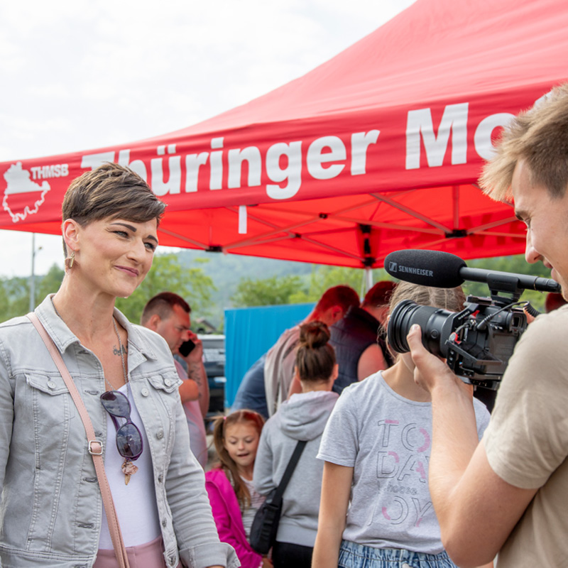 Interview Eine Frau wird interviewt