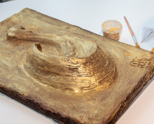 Goldene Henne Skulptur