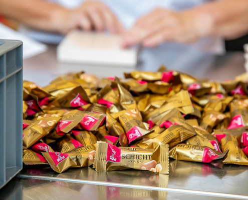 Viba Nougat Minis Nougat Minis werden in Präsente verpackt