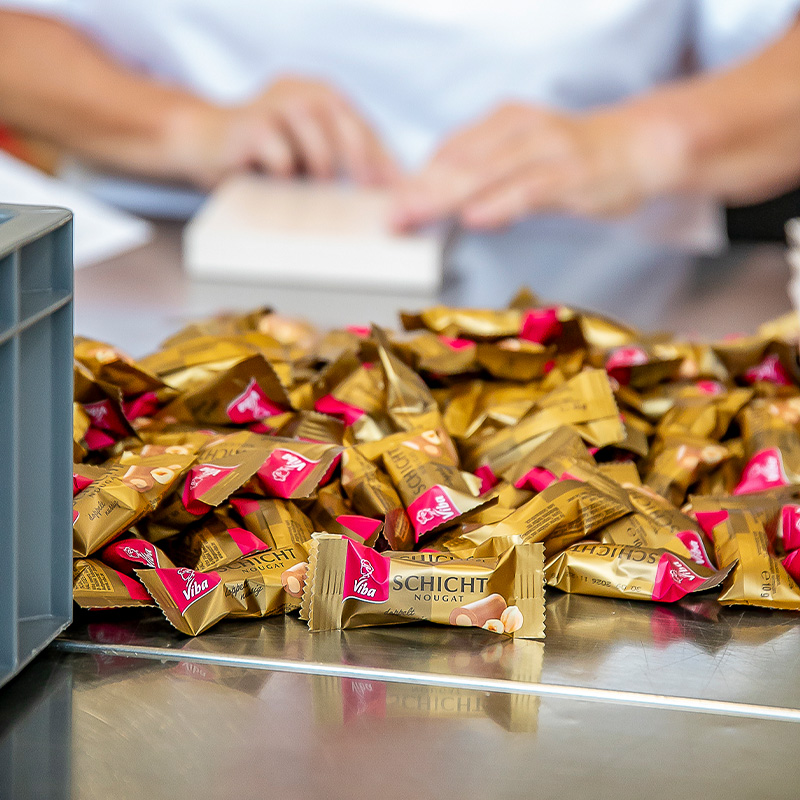 Viba Nougat Minis Nougat Minis werden in Präsente verpackt